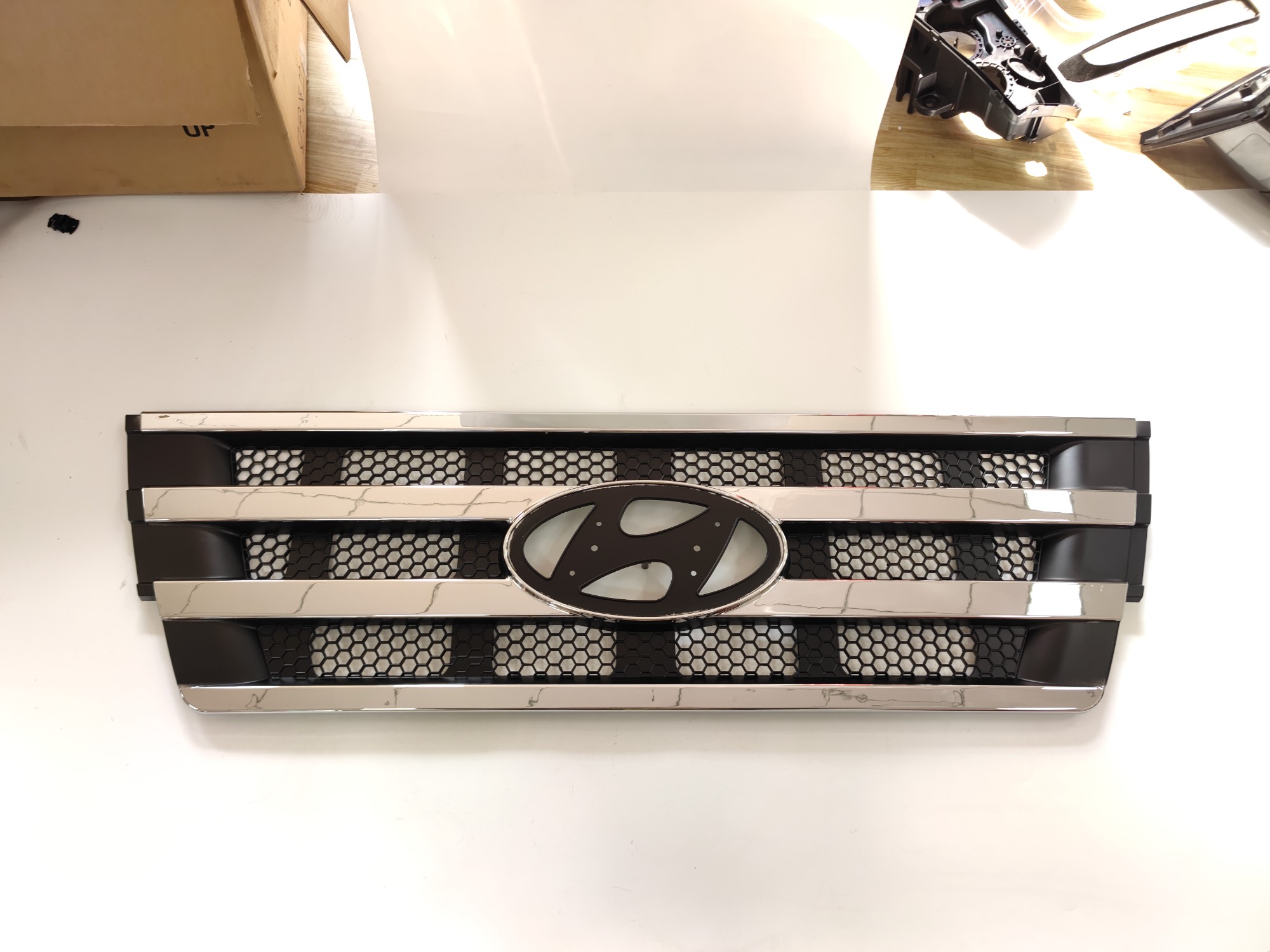 HD260 old Grille Center Chrome